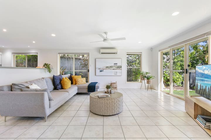 #holidayhousenoosa: perfect for families & friends gallery image 2