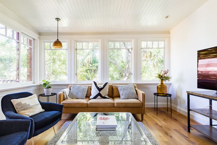 Secret Garden Victorian home in the Mission