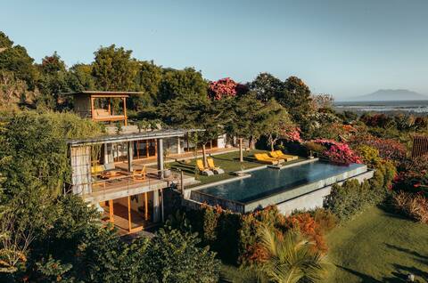 Villa Bidadari, Sunrise, seaviews, Sumberkima Hill