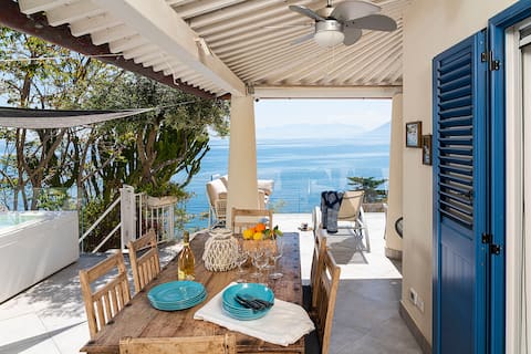 Casa Mamà private and direct access to the sea