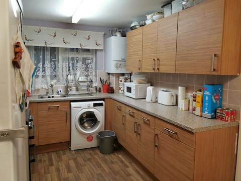 Clean and cozy single bedroom available