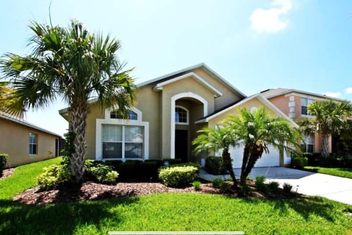 Kissimmee 4/3 Br Pool Home & Lake View Near Disney - Kissimmee, FL