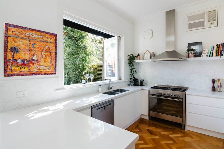 Melbourne Family light filled home with Pool gallery image 5