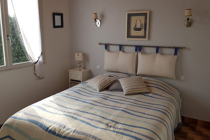 เตียงคู่ห้องนอนที่ 1 (1/2)