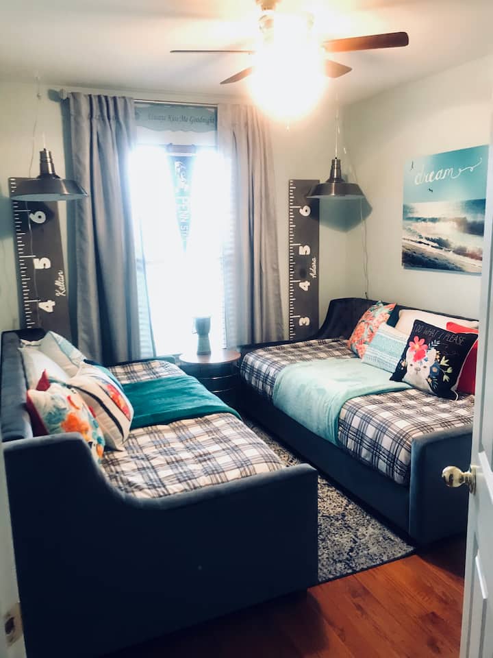 3号卧室配备2张单人床