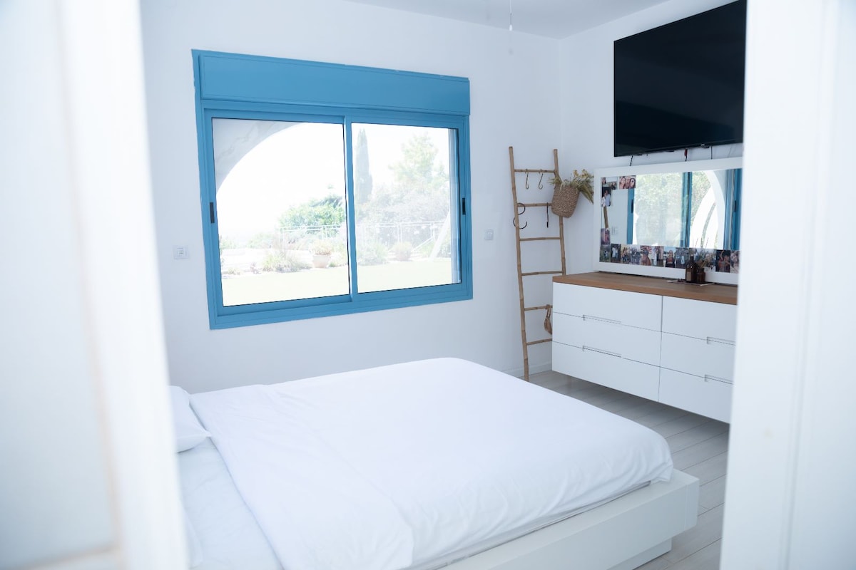 Spacious, luxurious master suite with 2 air directions facing the view, front and side yard , huge lezia, cables, ceiling fan, air conditioner, makeup dresser and pampering bedding 