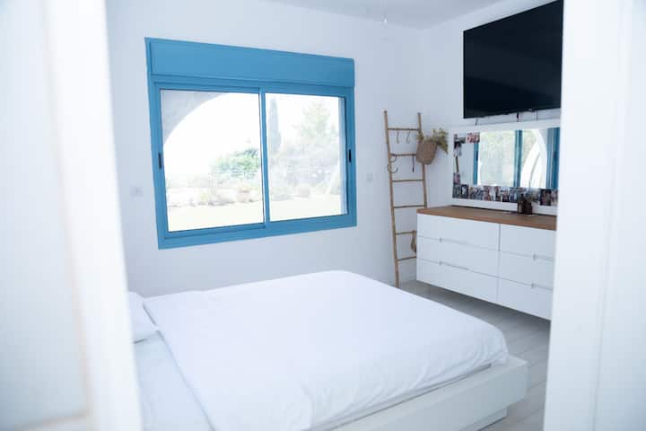 Spacious, luxurious master suite with 2 air directions facing the view, front and side yard , huge lezia, cables, ceiling fan, air conditioner, makeup dresser and pampering bedding