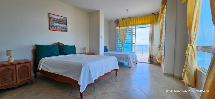 4号卧室- 2楼/3张床+全功能卫生间+直达海景。

* 1张2个半座位的床
* 2张床， 1.5个座位
