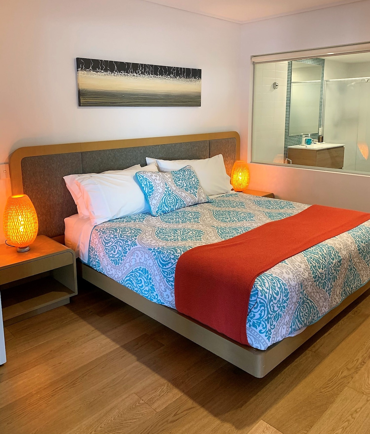 Main Bedroom: King Bed