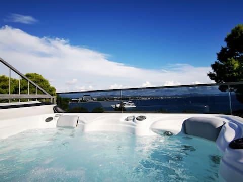 Penthouse with Jacuzzi, Sauna,Pool,Gym-Villa Punta