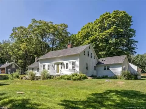 Beautiful Colonial Getaway with Private Pool