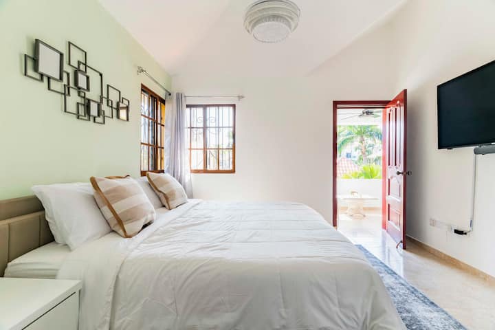 (เตียงคิงไซส์) ห้องนอนใหญ่บนชั้น 2