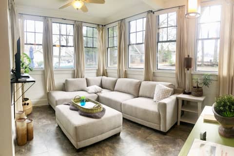 Top Airbnb: The Cedar House 2 BDR Walk to downtown & The Well in Greenville
