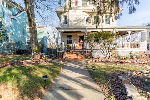 Chez Sherry | 5 Beds | Near MetLife Stadium