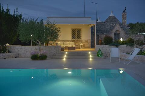 Trulli with pool at your total disposal -Putignano