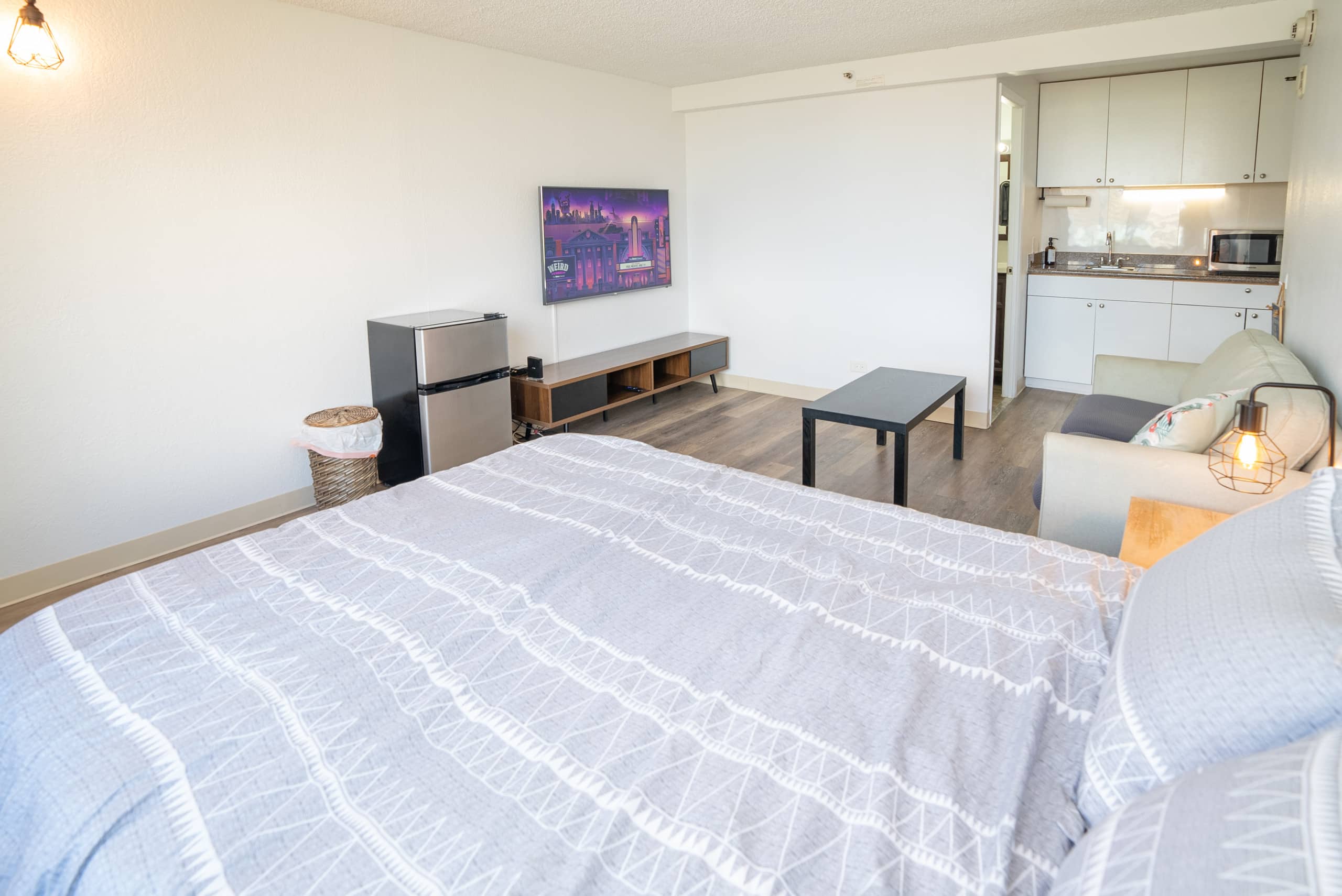 Condo in Honolulu · ★4.6 · Studio · 1 bed · 1 bath - Image 2