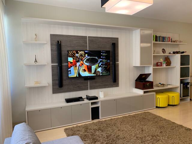 Large and modern – 100m of metro gallery image 3