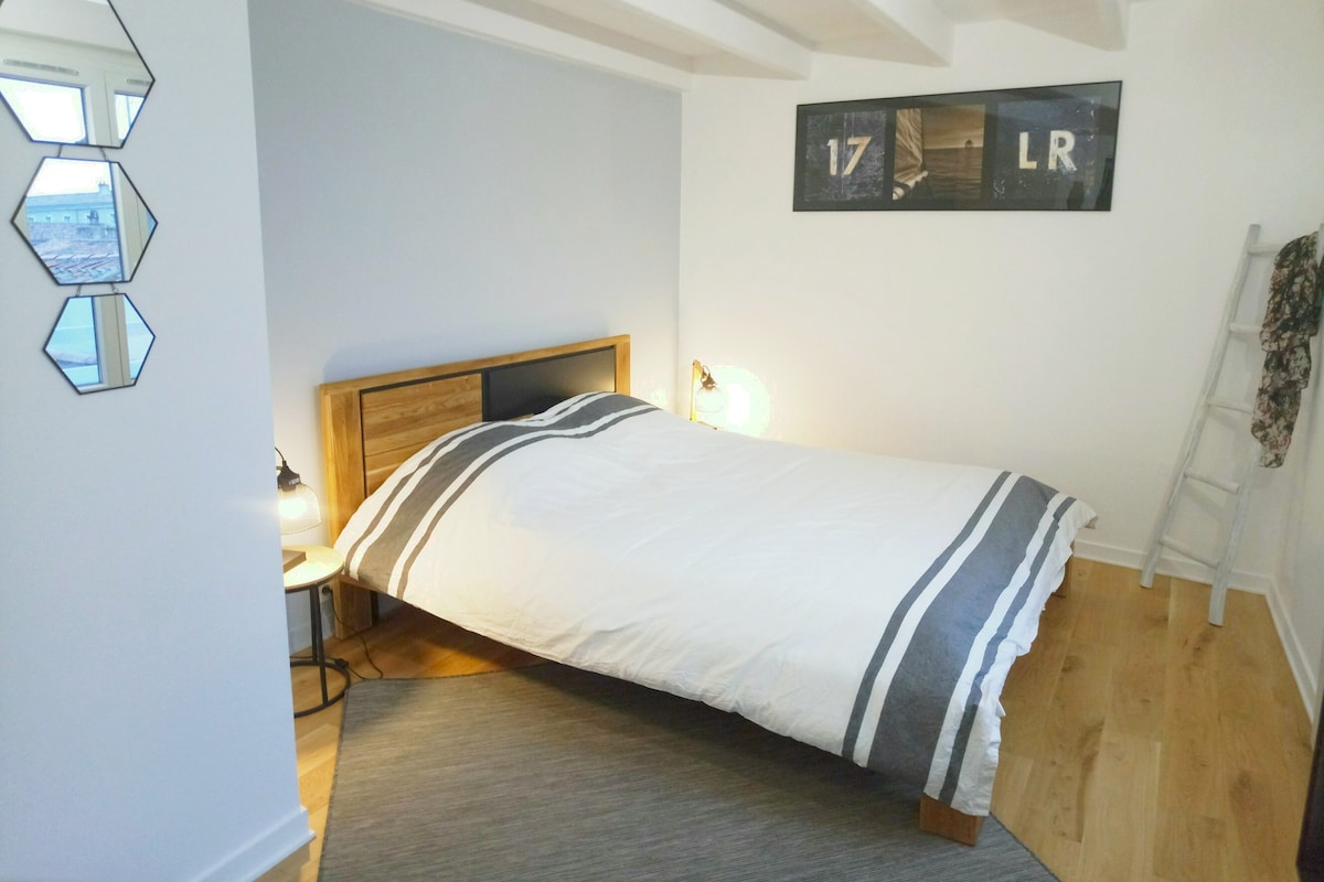 1号卧室一楼-床160 * 200