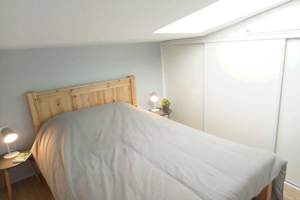 楼上2号卧室-床140 * 200