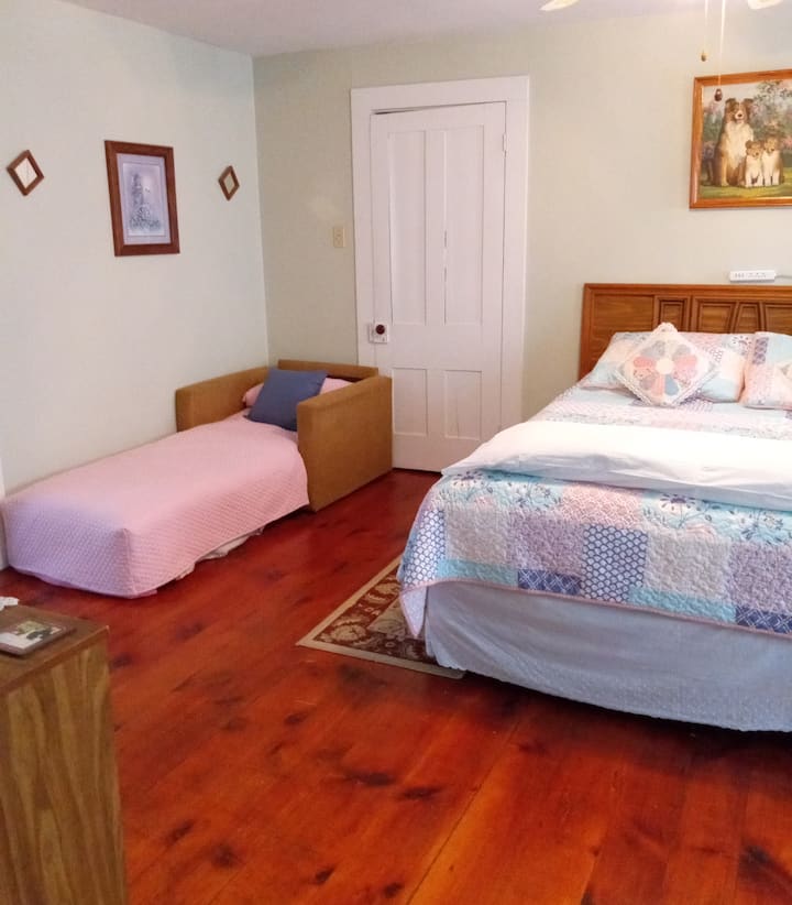 Small bed in main bedroom
