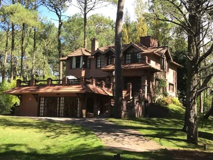 Amplia Casa Excelente Ubicación - Pinamar