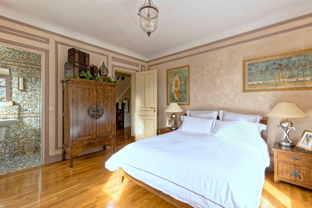 غرفة النوم 2، الطابق الأول ، السرير 160 سم -
غرفة النوم  رقم2 ، الطابق الثاني ، سرير بحجم كبير