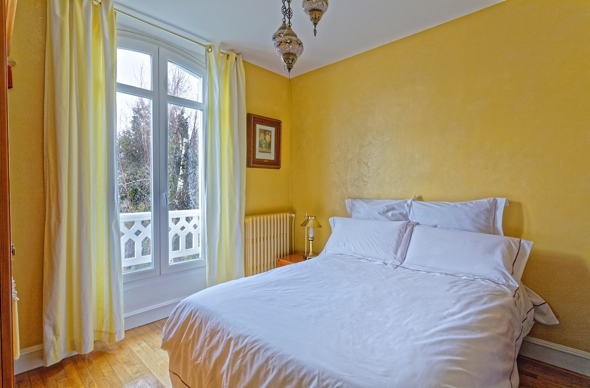 غرفة النوم رقم7 ، الطابق الثاني ،  السرير 140 سم - 
غرفة النوم رقم7 ، الطابق الثالث ، سرير مزدوج