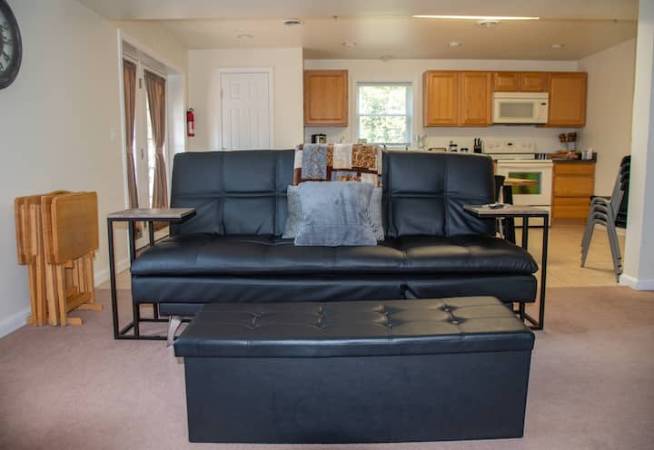 De bank in de woonkamer 1.