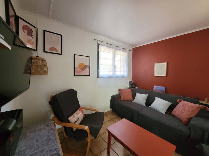 Sala de estar con sofá cama
