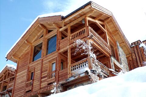 Charming Chalet w/ Mountain & Slope Views, Jacuzzi