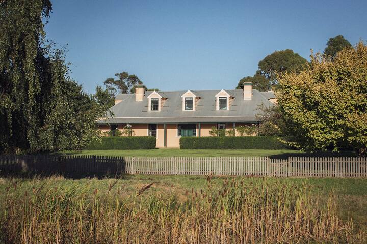 CLAYFIELD HOMESTEAD – rustic country accomodation