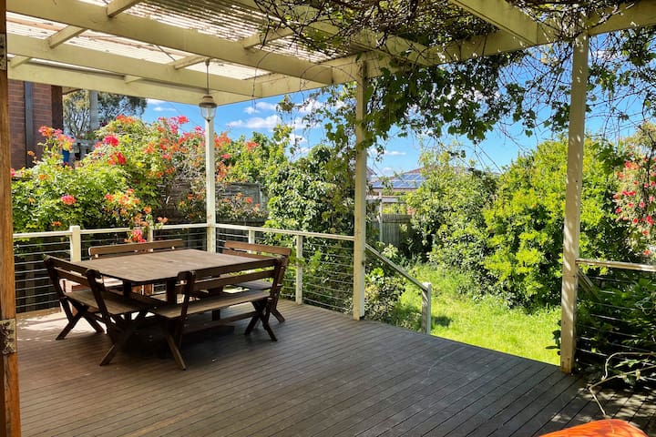 Large family home & garden, close to city