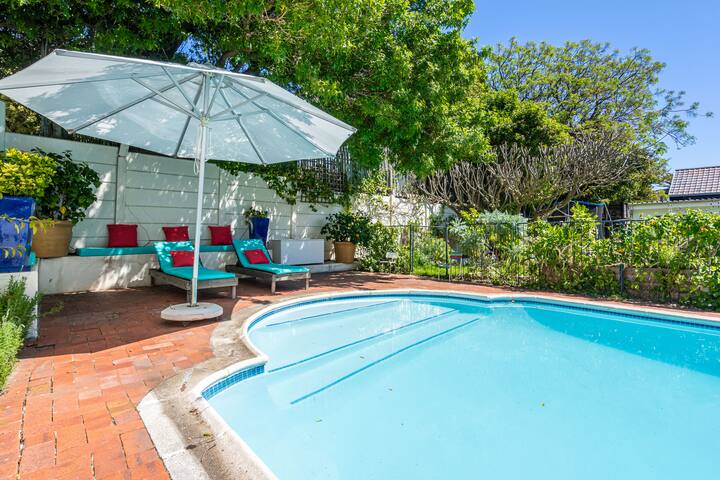 Gorgeous central family home, large pool & garden gallery image 2