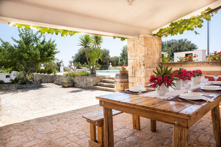 Trullocinquepunte con piscina privata gallery image 4