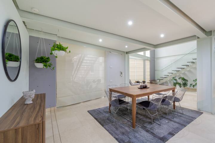 Luxury and Spacious 2 Floor / 2 Bedroom Apartment gallery image 2