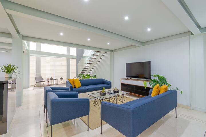 Luxury and Spacious 2 Floor / 2 Bedroom Apartment gallery image 5