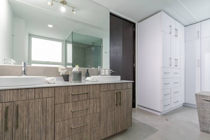 Luxury and Spacious 2 Floor / 2 Bedroom Apartment gallery image 4