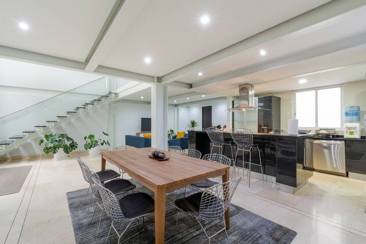 Luxury and Spacious 2 Floor / 2 Bedroom Apartment gallery image 3