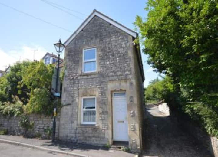 Cottage in the heart of the village Cottages for Rent in Saltford