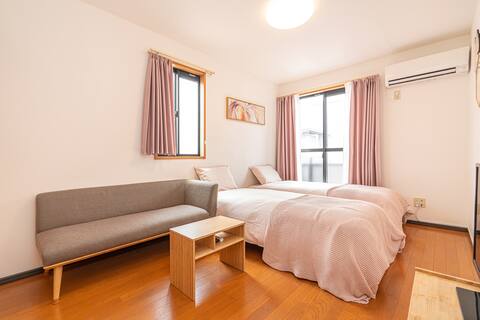Shinjukuku . Shin-Okubo Station 6 mins by walk