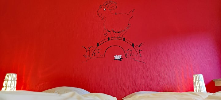 Habitación roja 2 camas de 90*200 gemelas + ducha privada