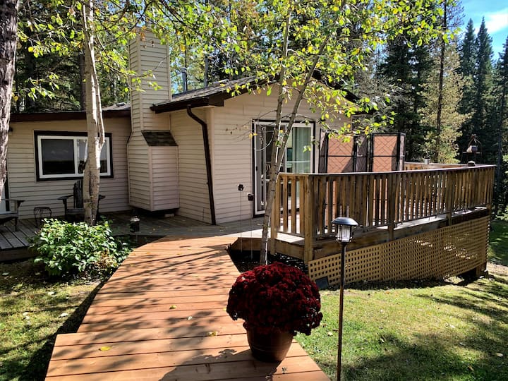 The Crooked Cabin in West Bragg Creek Cabins for Rent in Bragg Creek