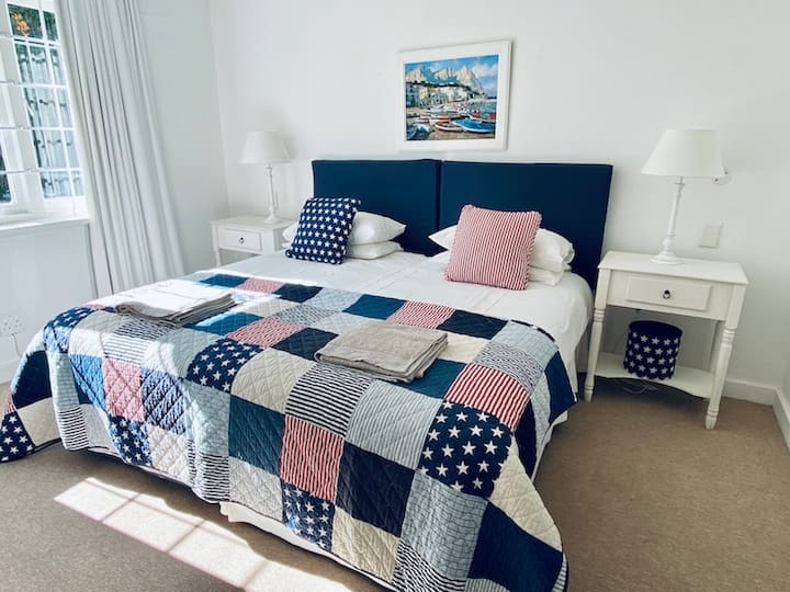 Მთავარი სახლის ხის სახლი 1 წინა დახურულ პატიოზე წვდომით. 