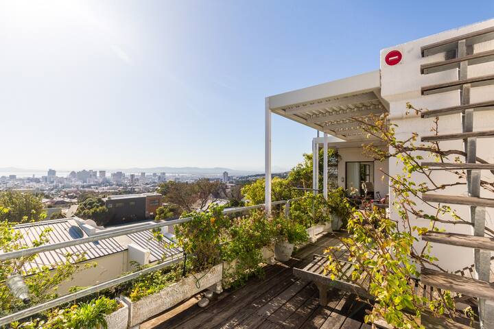 Spacious top floor apartment with panoramic views gallery image 4