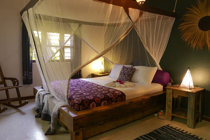 楼下第二间卧室