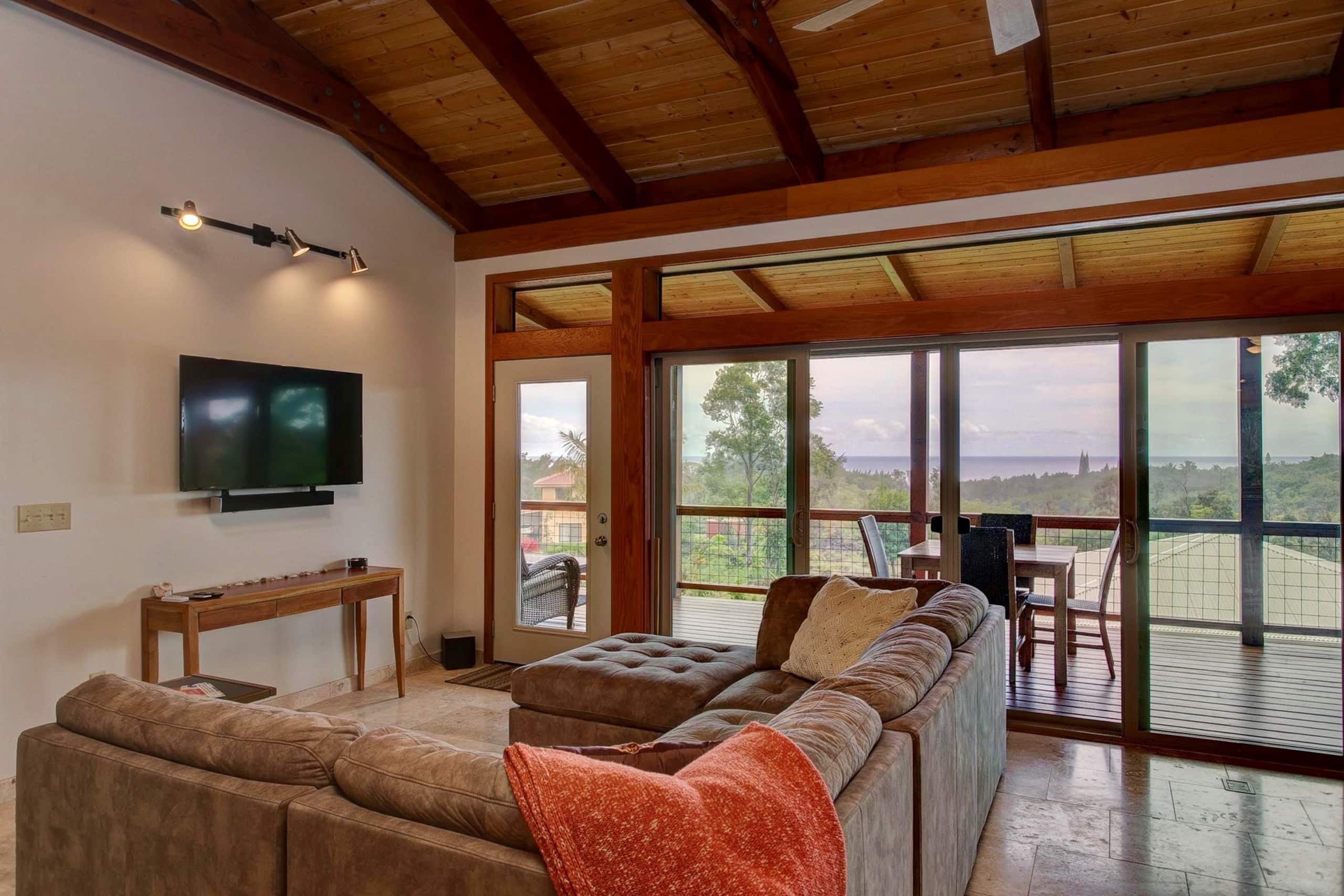 Home in Pahoa · ★4.94 · 2 bedrooms · 2 beds · 1.5 shared baths - Image 6