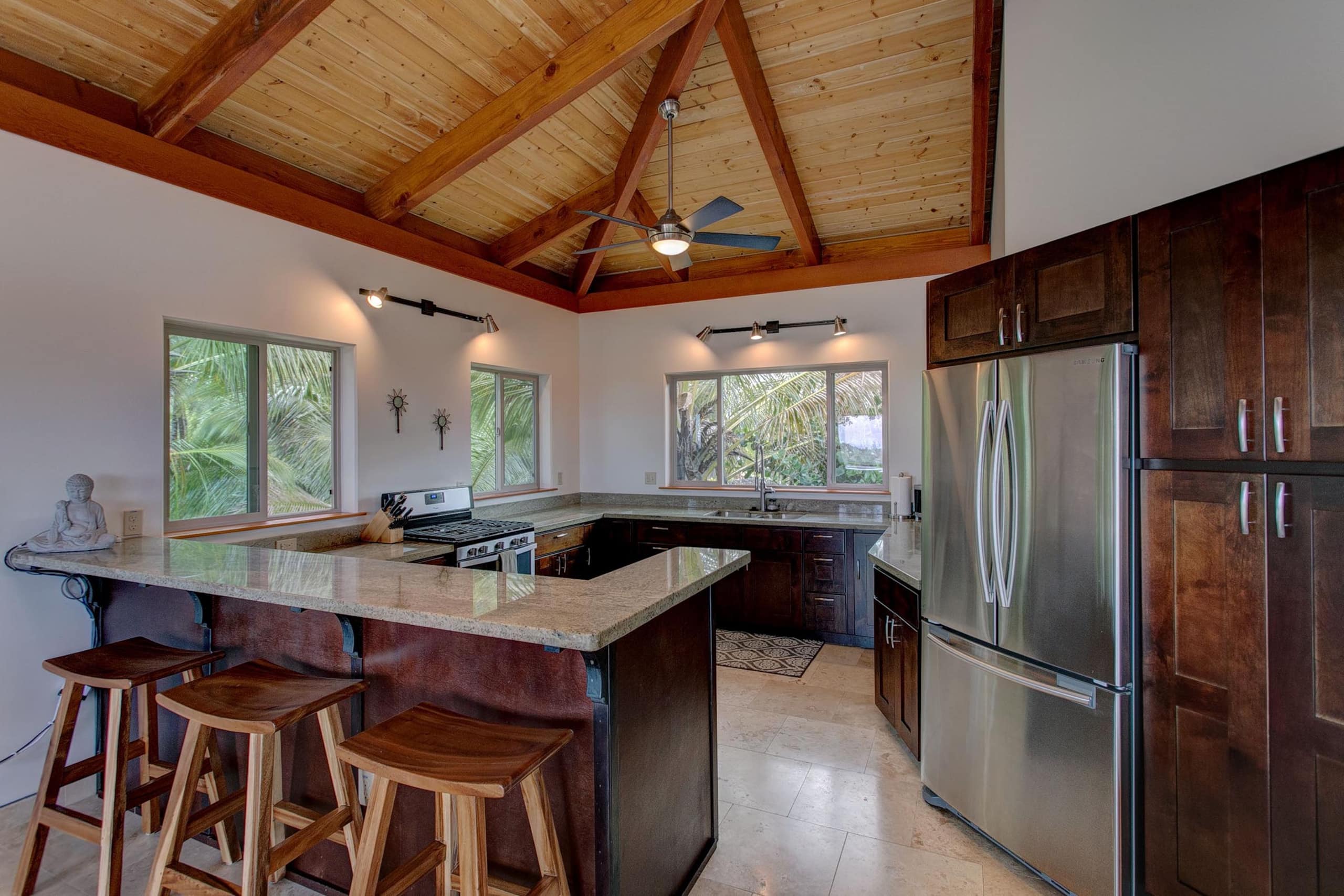 Home in Pahoa · ★4.94 · 2 bedrooms · 2 beds · 1.5 shared baths - Image 12