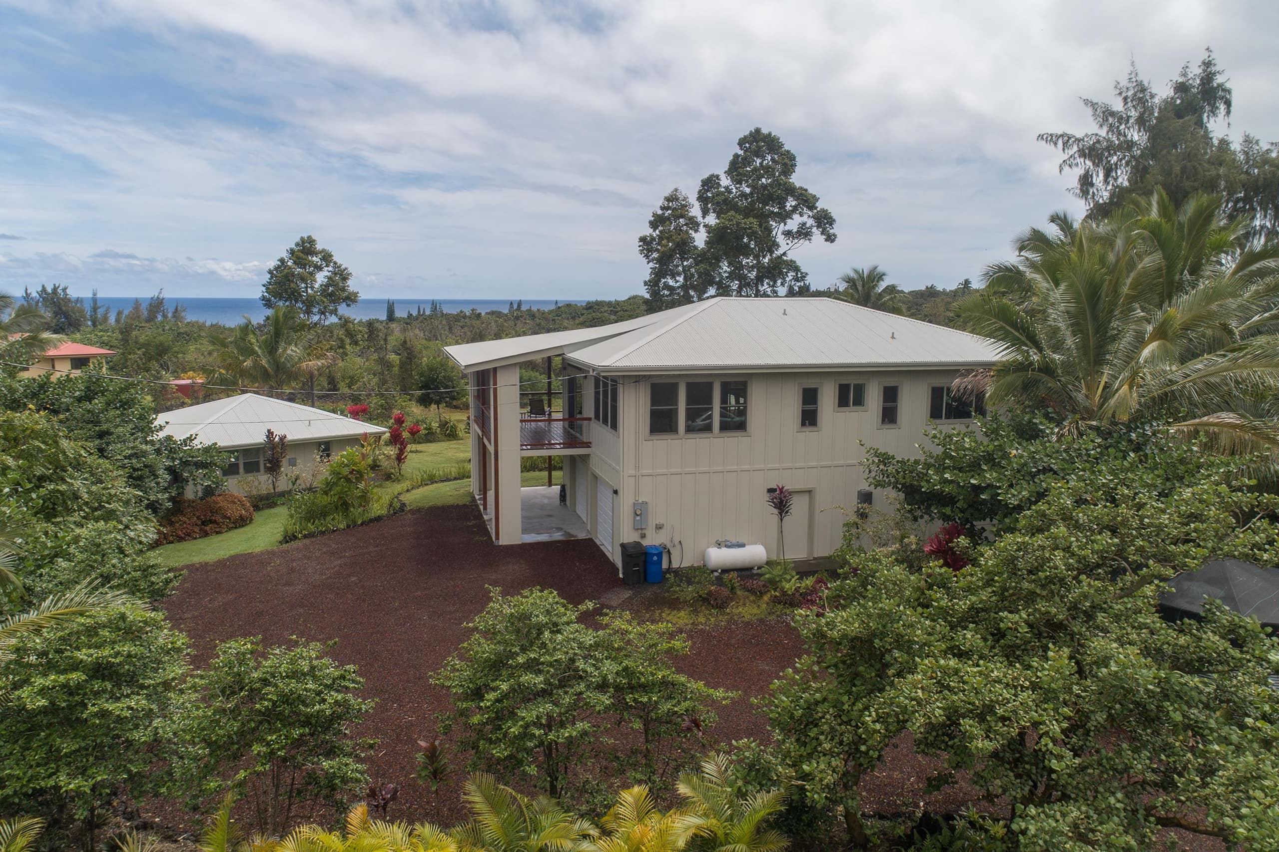 Home in Pahoa · ★4.94 · 2 bedrooms · 2 beds · 1.5 shared baths - Image 31
