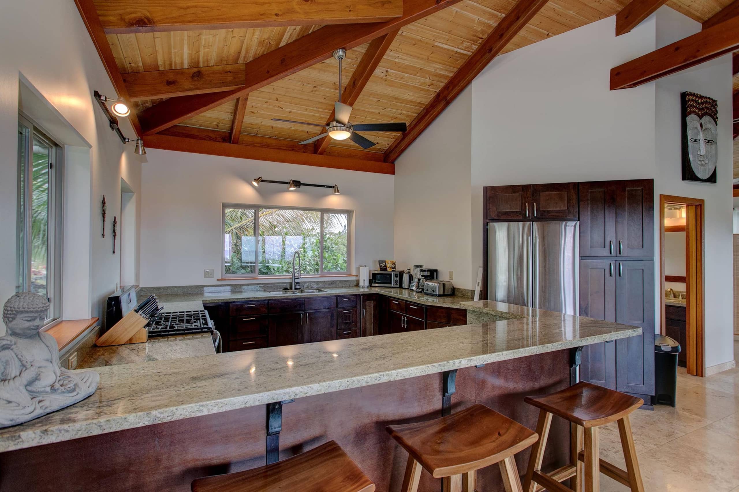 Home in Pahoa · ★4.94 · 2 bedrooms · 2 beds · 1.5 shared baths - Image 13
