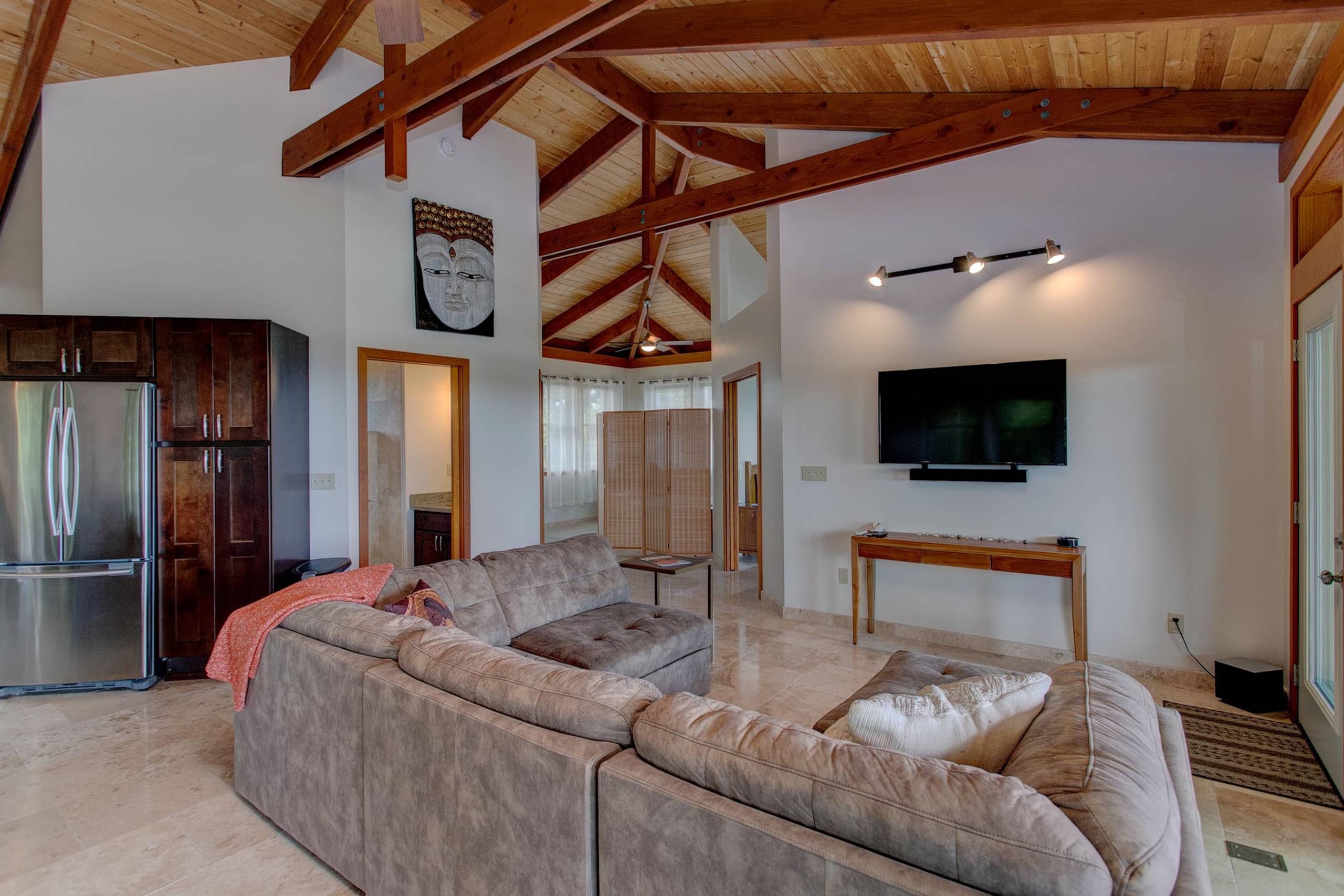 Home in Pahoa · ★4.94 · 2 bedrooms · 2 beds · 1.5 shared baths - Image 8